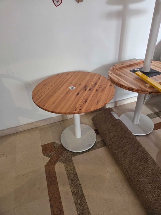 Mobilier cafenea / bistro de vânzare – scaune, mese, canapele (stare bună, folosite 2 sezoane)