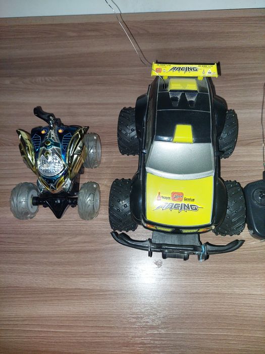 100 lei NEG. 2 masinute cu telecomanda