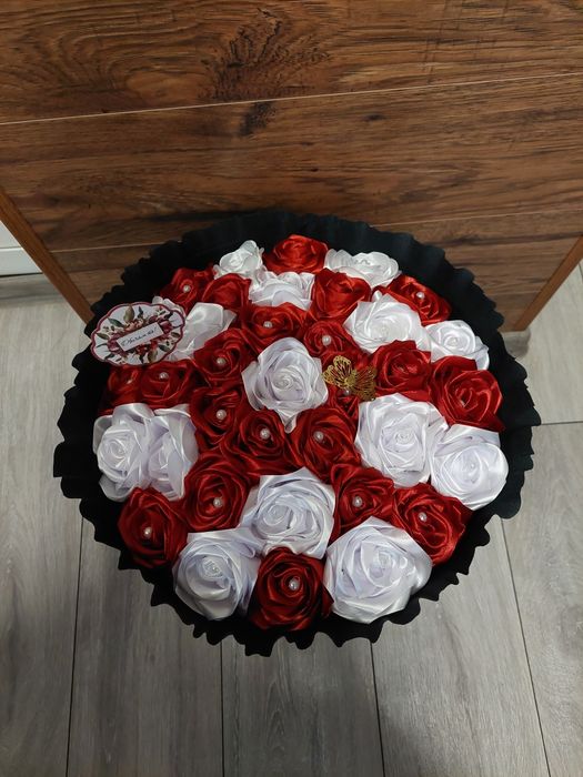 Букет от сатенени рози