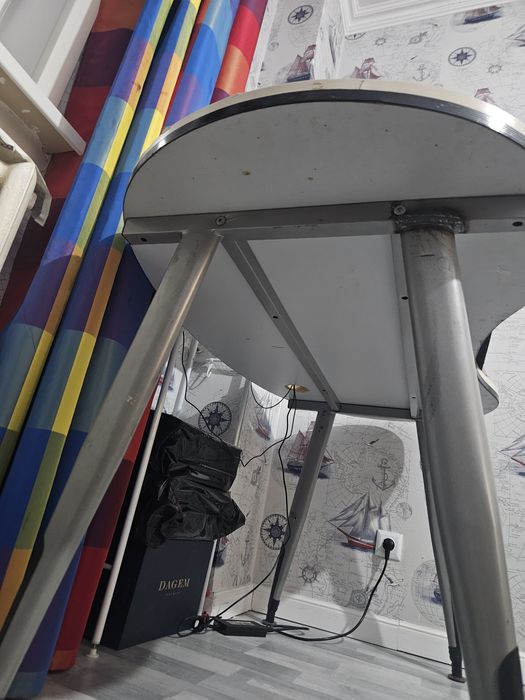 Стол белый с вырезом