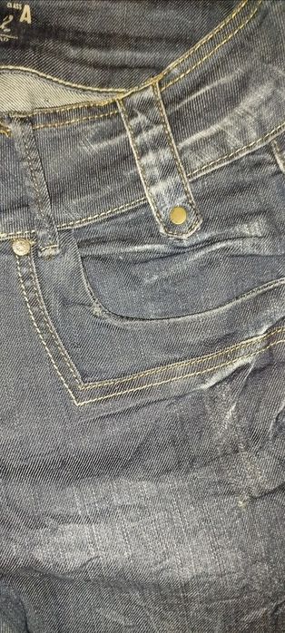 Продам женские джинсы