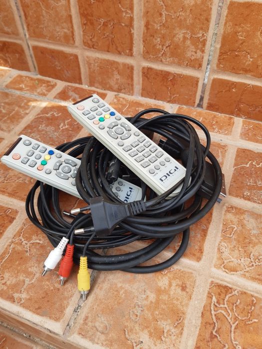 Antena parabolica+ 2 satellite receiver Digi