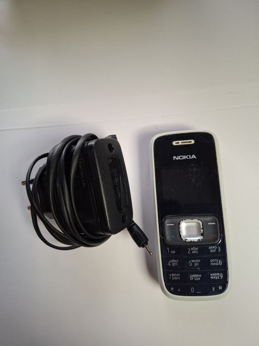 Телефон Nokia 1209 и зарядно
