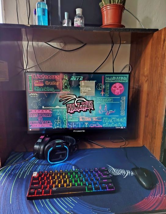 Kompyuter sotiladi srochno