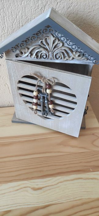 Холна маса, диван, скрин, нощни шкафчета, кутия за ключове