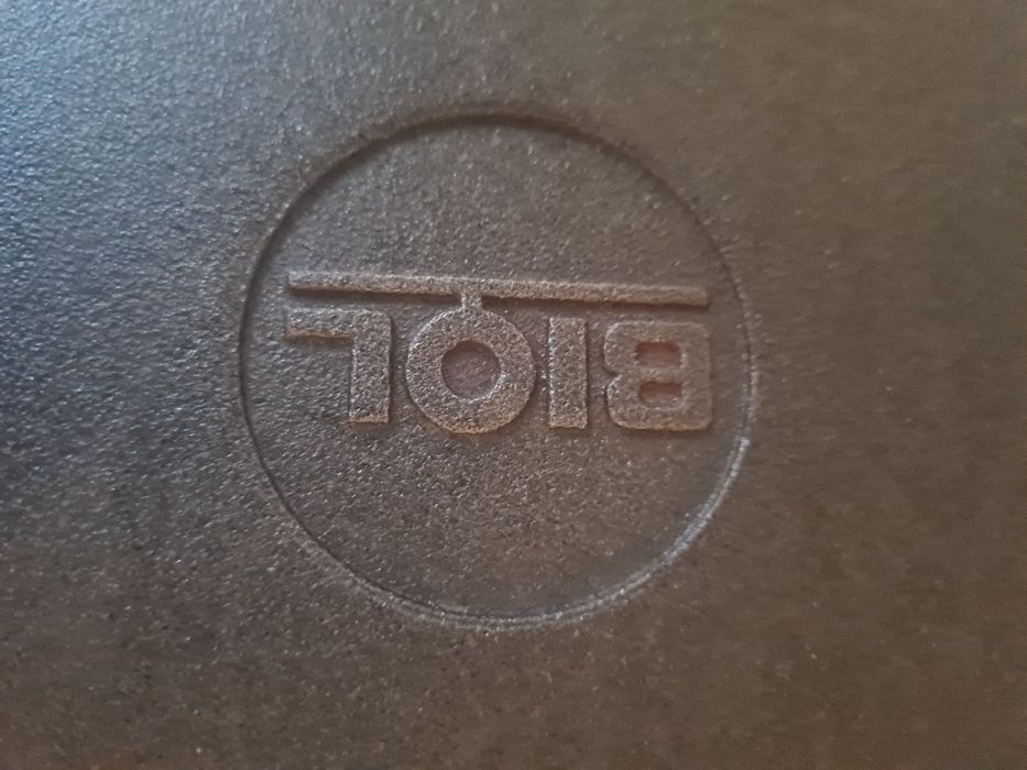 Продавам чугунен тиган BIOL -28 см.