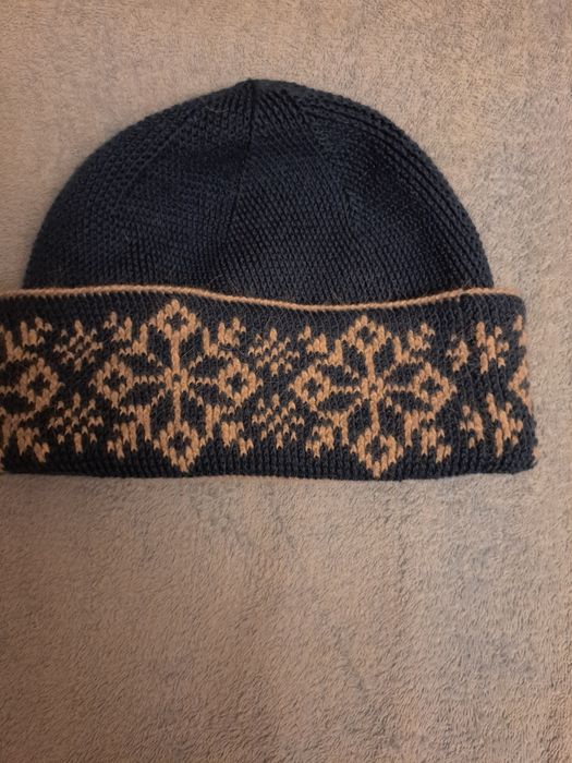 Вязаные шапки ручным способом