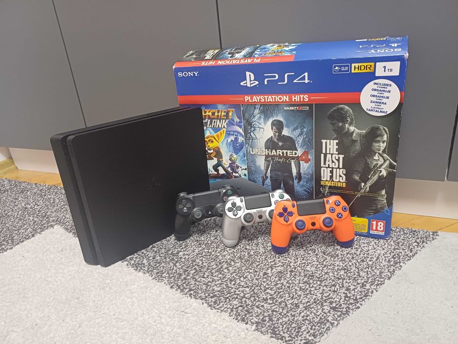 PlayStation 4 Slim 1TB + 3 Manete + 5 Jocuri + Cutie Originală