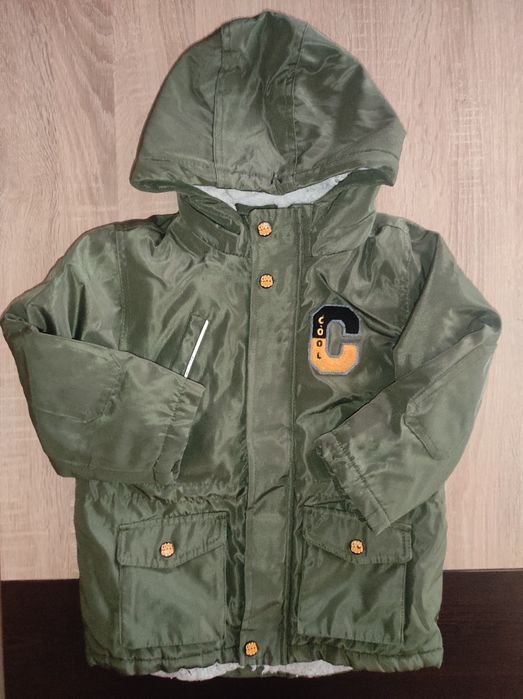 Зимно яке за момче - 4/5 години
Полиестер и каракул.
В добро състояние