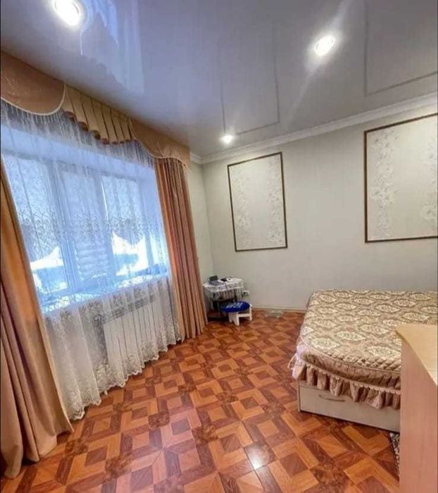 Просторный двухэтажный дом в отличном районе