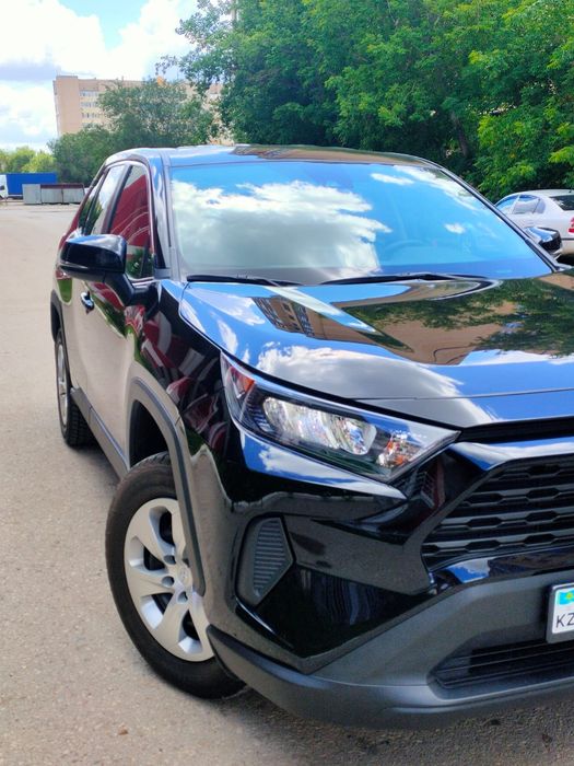 Продам автомобиль RAF4 объём 2.5