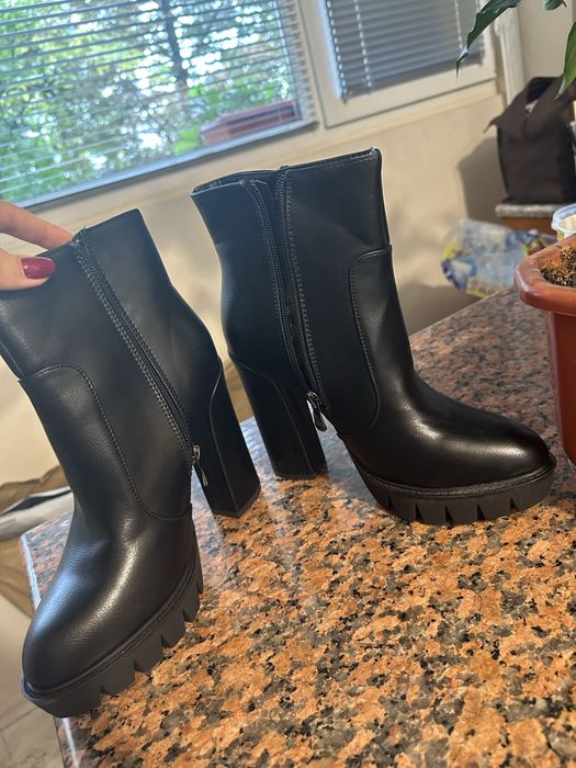 Боти с висок ток