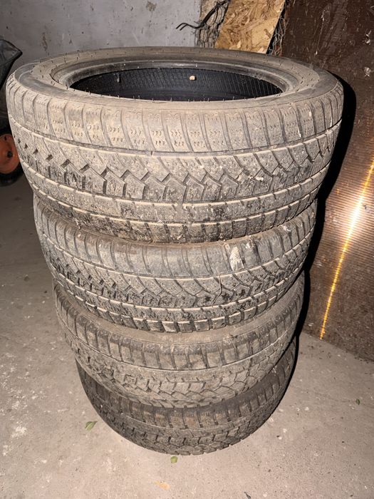 Зимние шины 215/55 R17