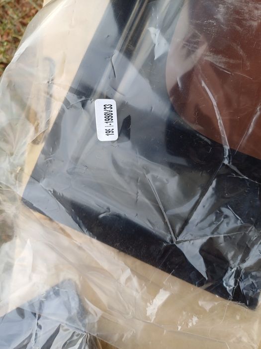 Продам ветровик на Паджеро 2