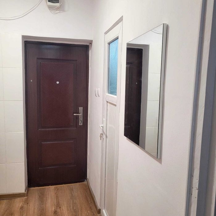 Vând cameră de camin zona Tractorul