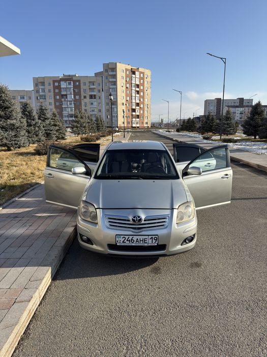 Срочно продам машмну toyota avensis