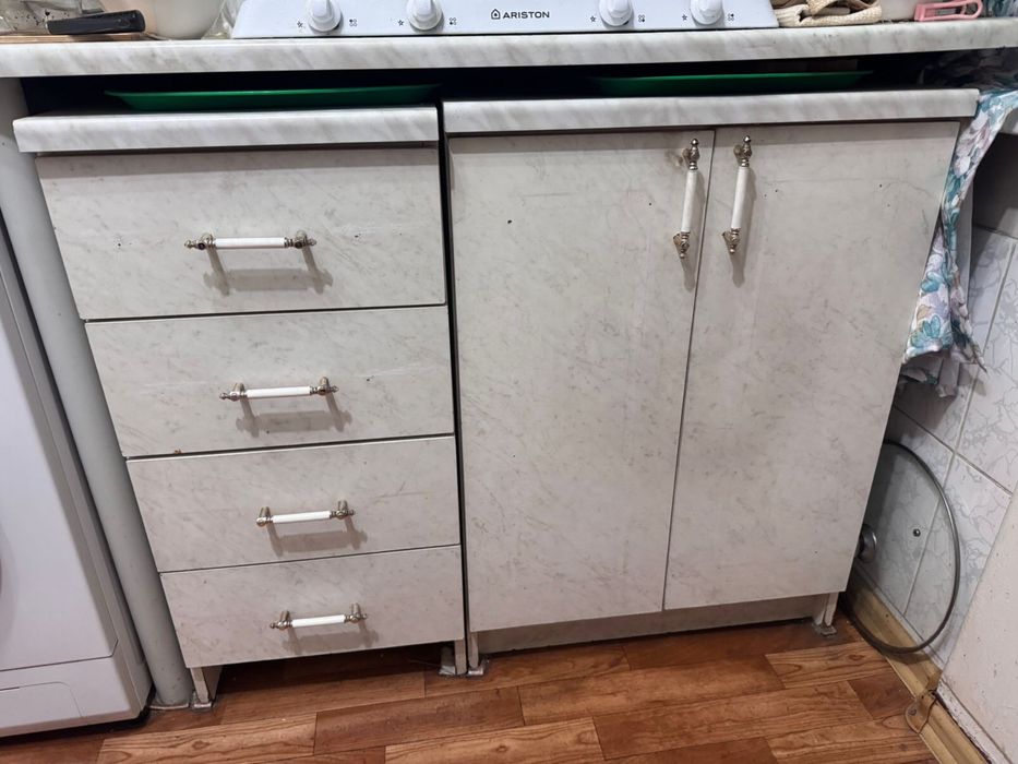 Продадим шкафы кухонные