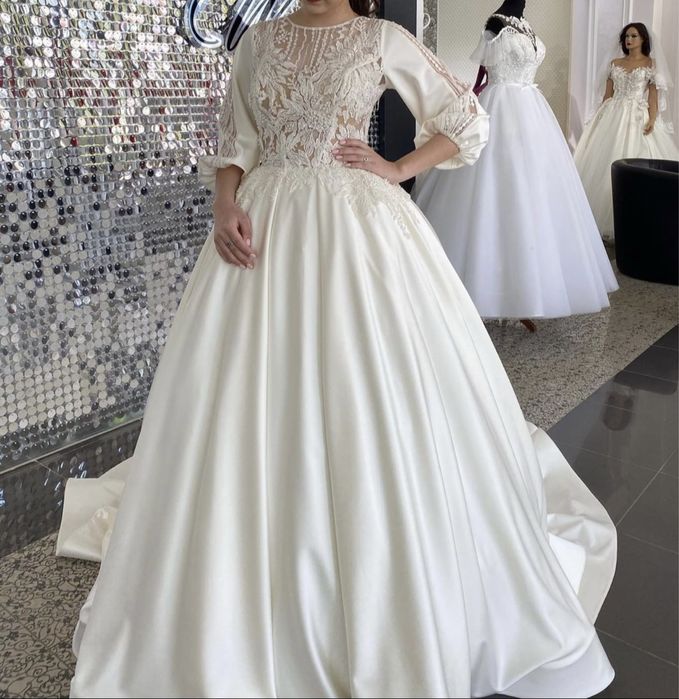 Свадебное платье со шлейфом