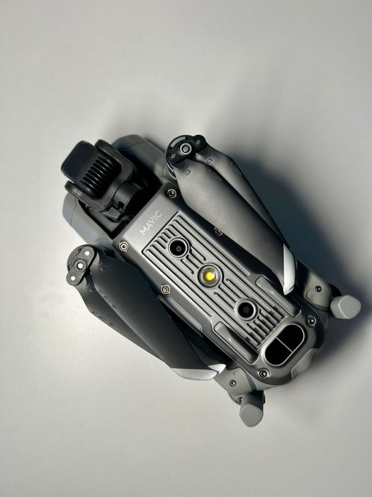 Drona DJI Mavic AIR 2 Fly More Combo