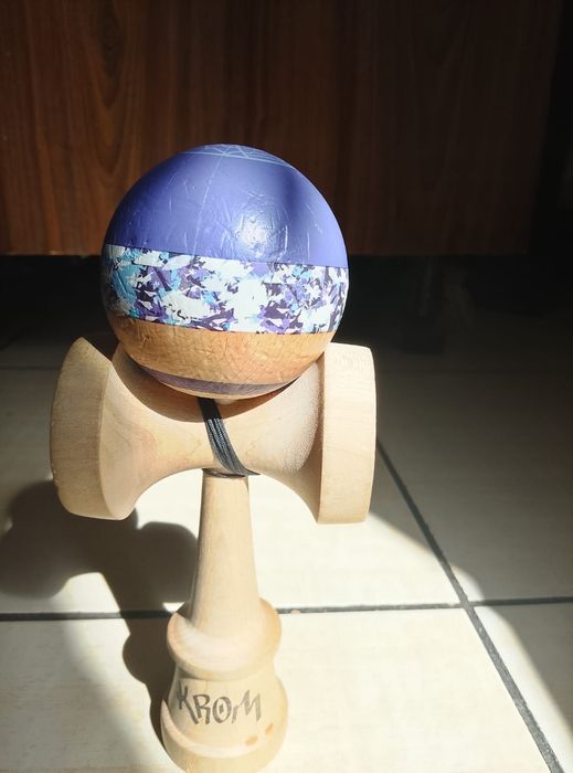 Vând joc KENDAMA.