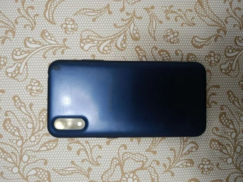 Samsung A01 sotiladi kelishamiz