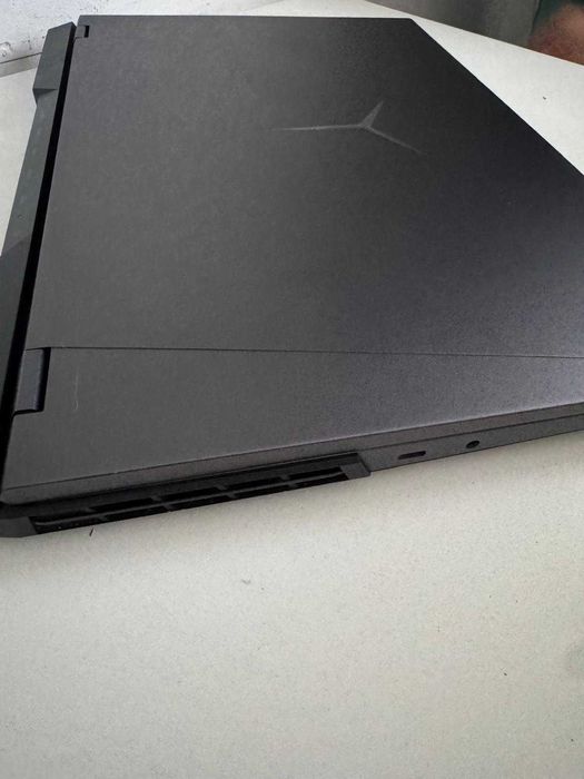 Laptop Gaming Lenovo Legion 5 (specificații mai jos)