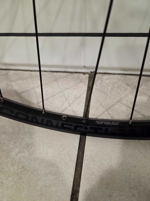Капли за велосипед 28 цола Bontrager с динамо главина Shimano