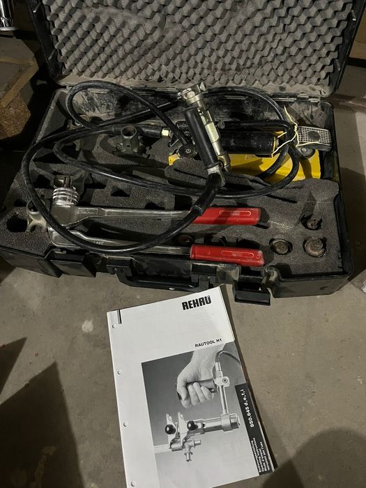 Presa hidraulică Rehau pentru țevi