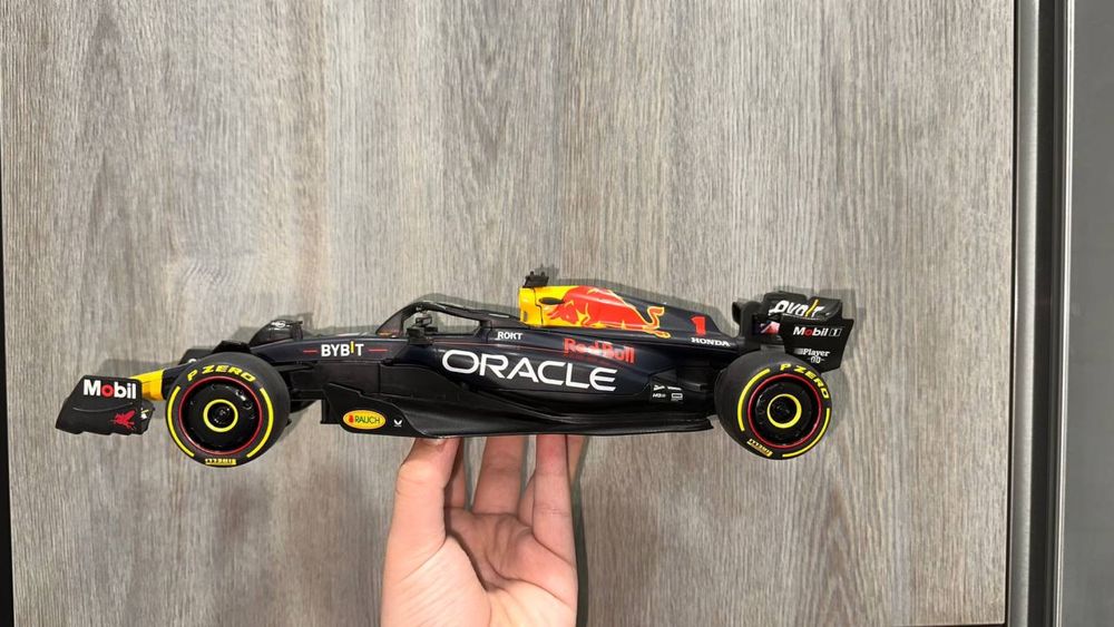 RC модель Rastar Oracle RB19 1:16 — полностью ручная сборка