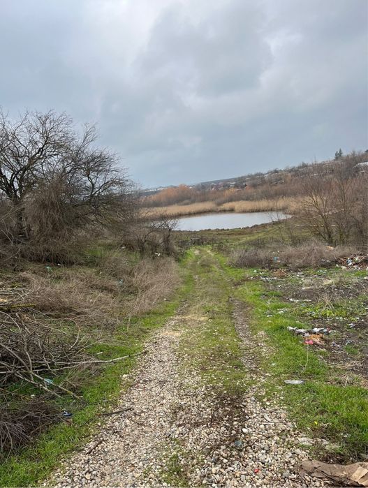 Teren si casă de paianta racordata la curent