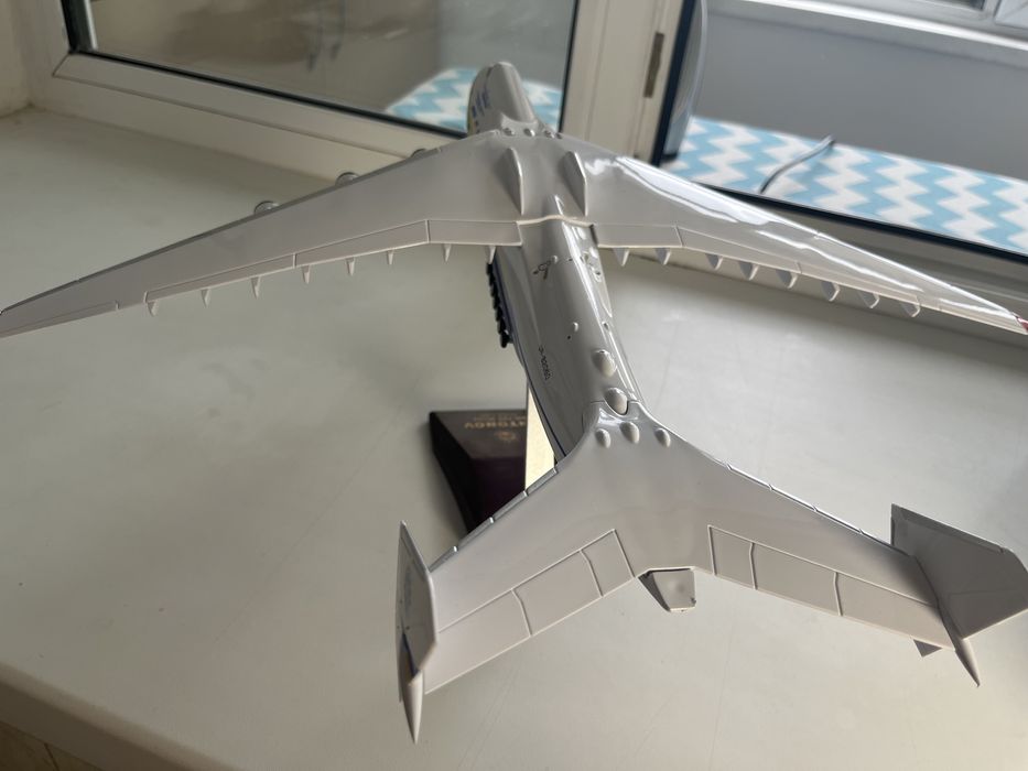 Продам модель самолета Ан 225 1:200