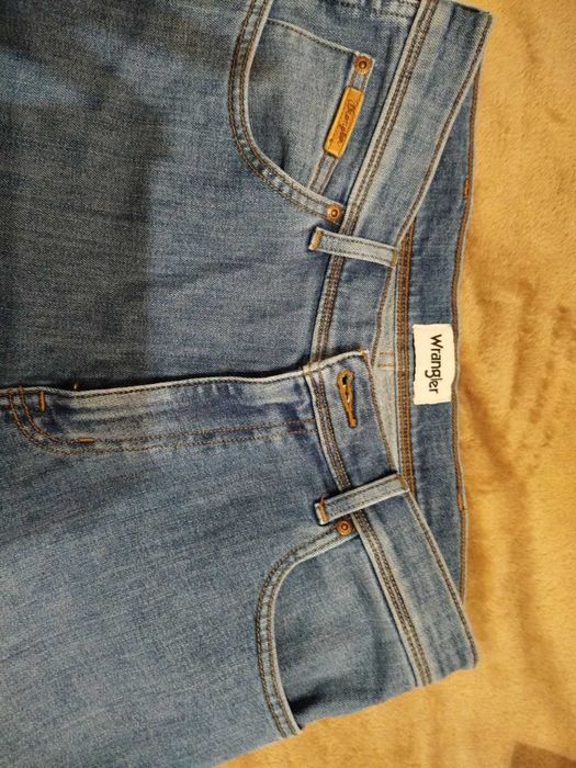 Продам джинсы мужские