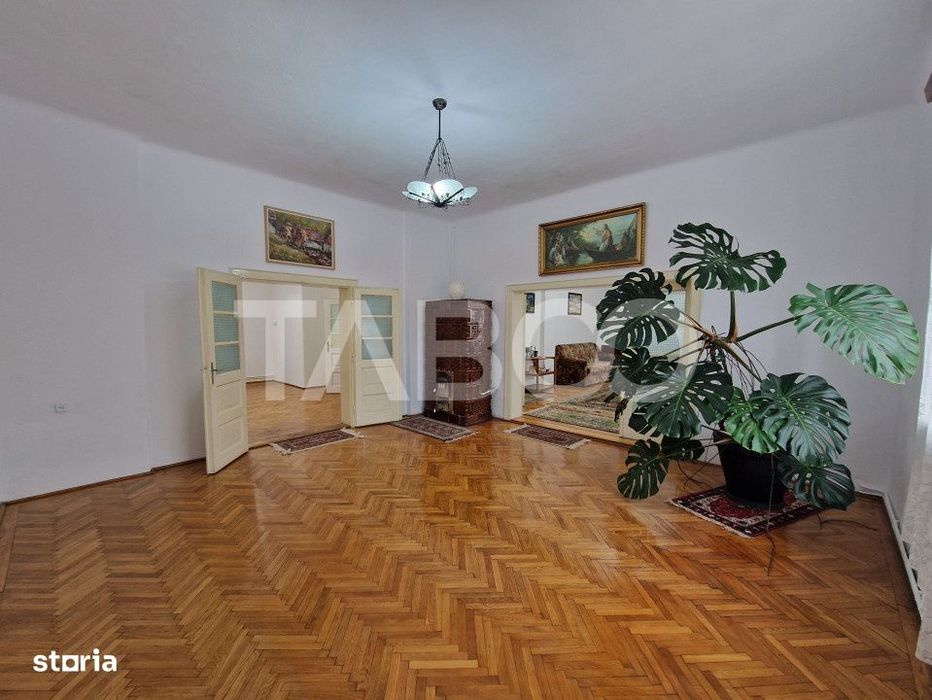 Apartament central 4 camere spatiu comercial garaj si pivnita Sibiu — fotografia 1