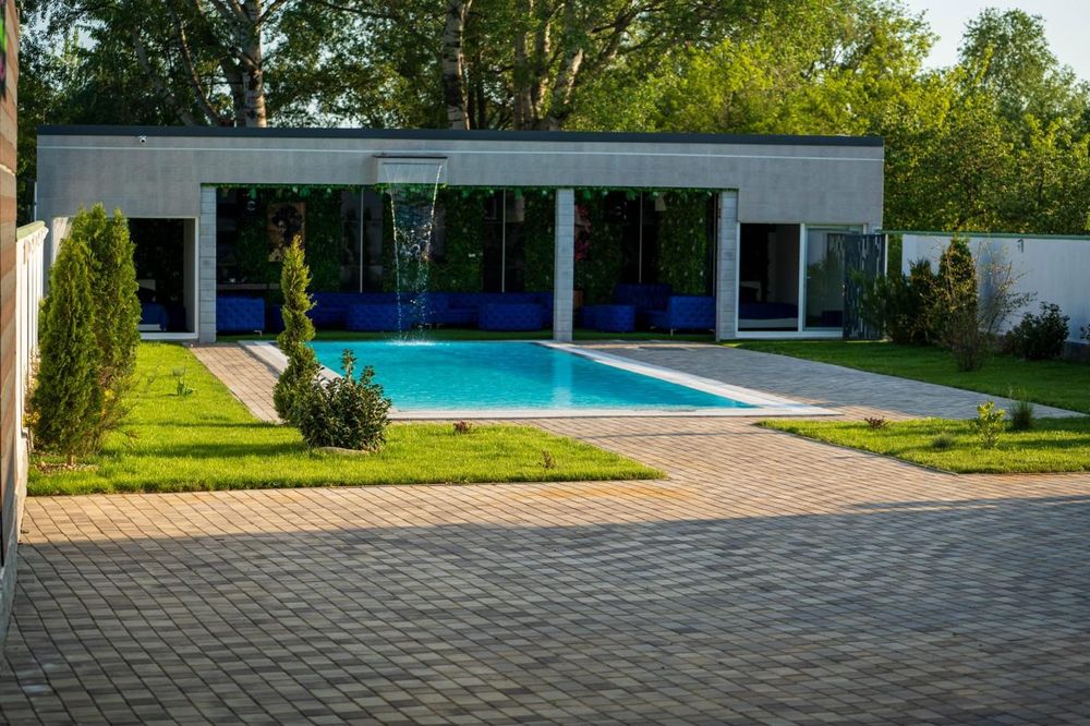Piscina Privata pentru Pool Party