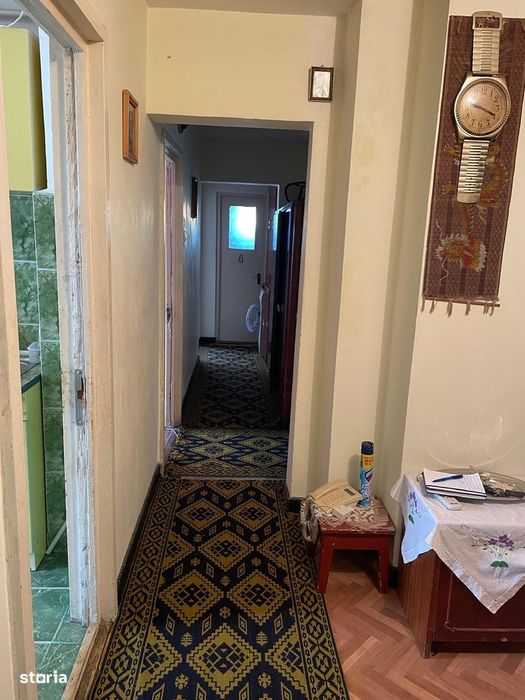 De vanzare apartament 4 camere, strada Carpati, central
