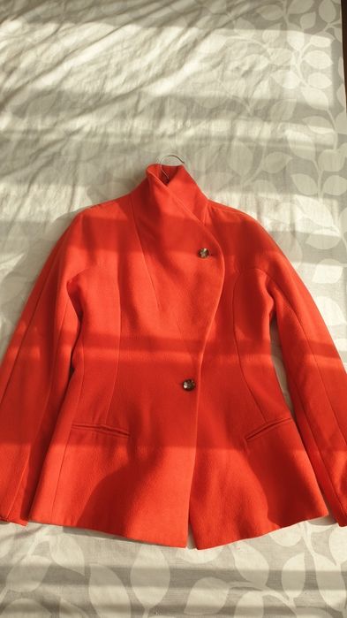 Продам демисезонное пальто