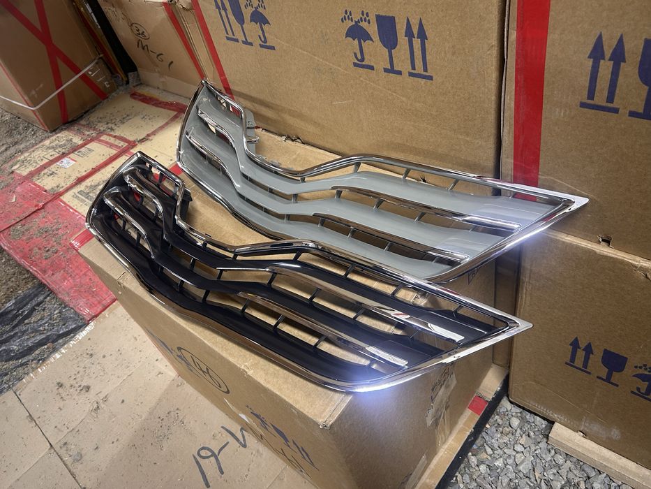 TOYOTA CAMRY 45 Решетка радиатора