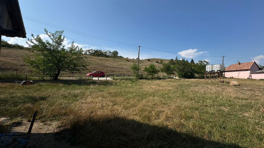 Cabana și Teren Generos în localitatea Hening