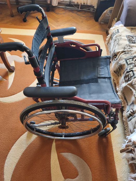 Vând cărucior persoane dizabilități