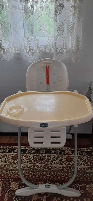 Продается детский стульчик для кормления ЧИККО