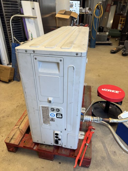 Термопомпа моноблок Midea 14,5kw 230V