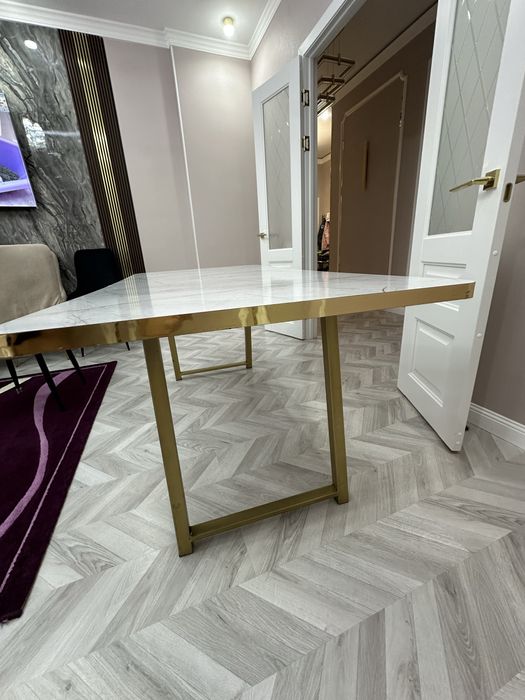 Продам стол почти новый