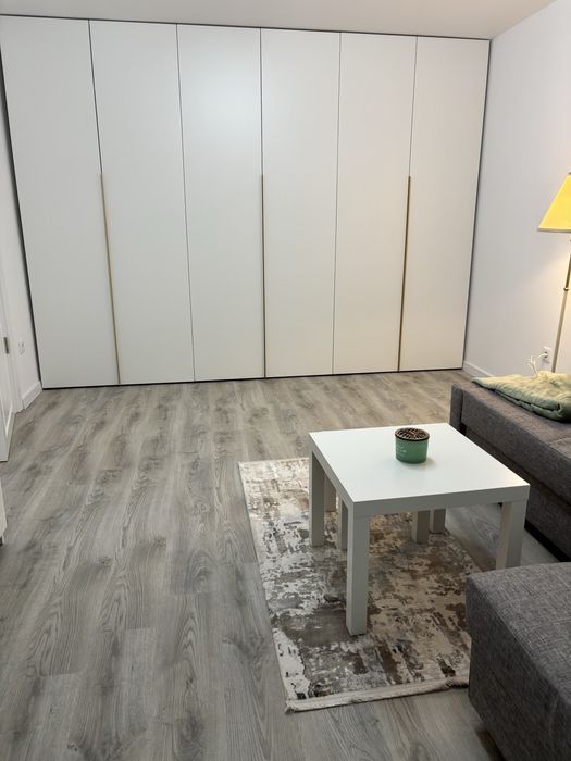 Inchiriez ap 2 camere decomandat la metrou 1 Decembrie