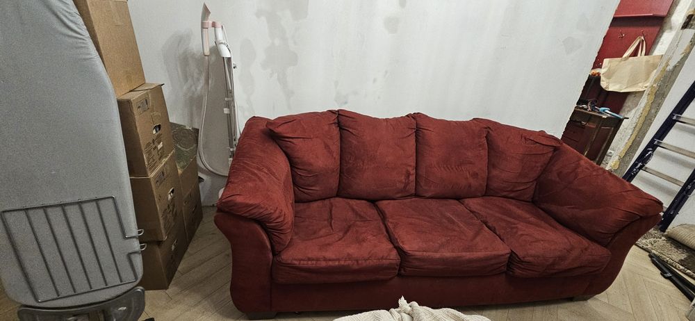 Диван - модель от Ashley HomeStore