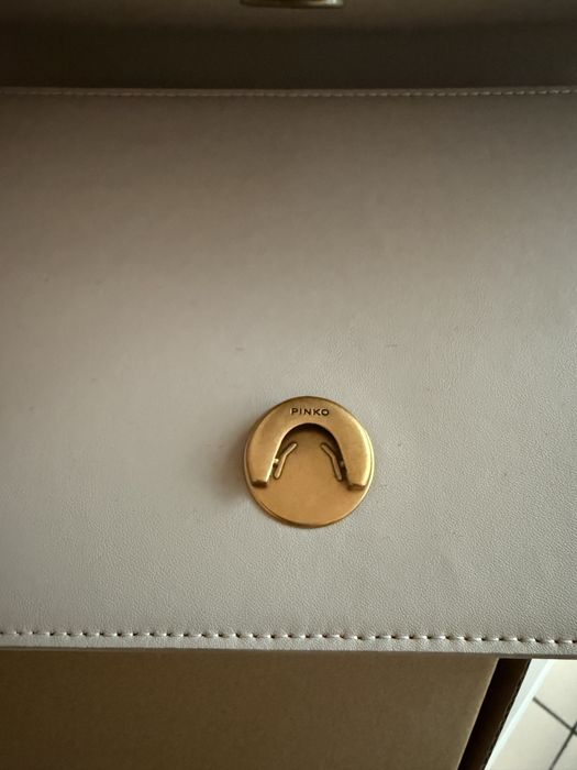 Нова дамска чанта Pinko
