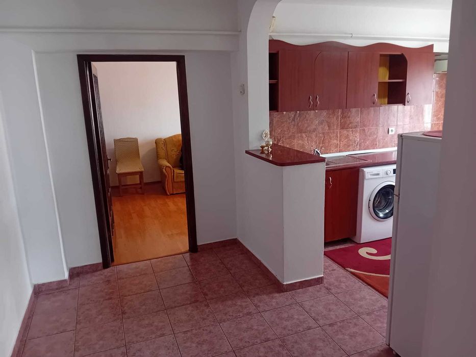 Ap 2 Cam Petrodava 55mp etaj 1 la cheie renovat mobilat centrala