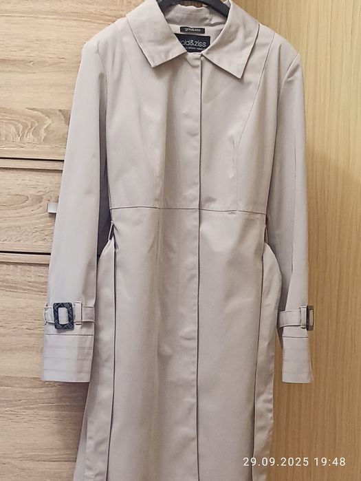 Продаю женский плащ