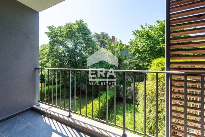 Продава се Тристаен апартамент в Варна, м-т Траката - 90 кв.м за 998 €/кв.м - Снимка #3