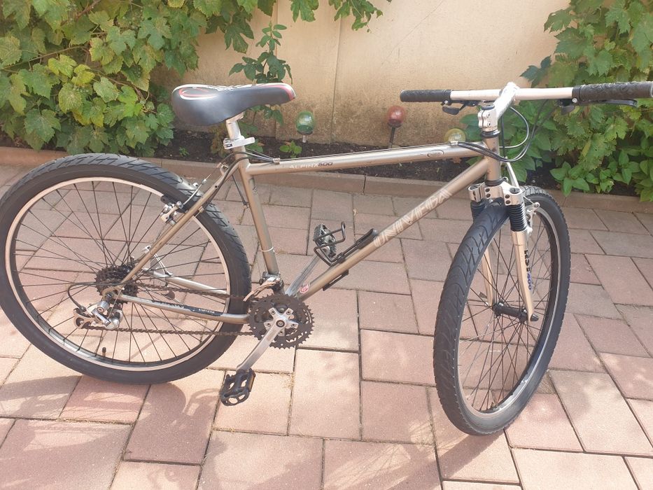 Vând bicicleta Univega