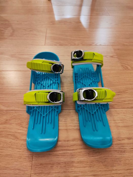 Детски мини ски нови.